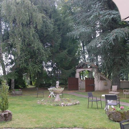 Hostellerie Saint Clement Vic-sur-Cere Exterior photo