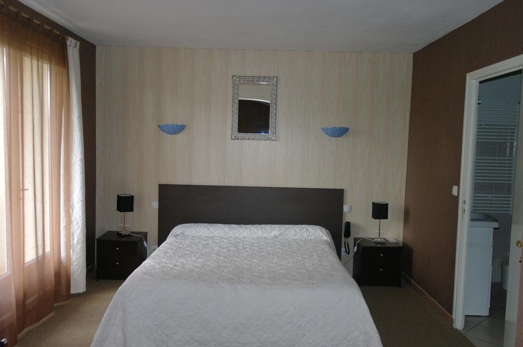 Hostellerie Saint Clement Vic-sur-Cere Exterior photo