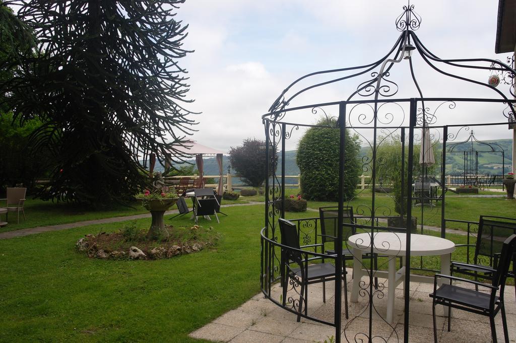 Hostellerie Saint Clement Vic-sur-Cere Exterior photo