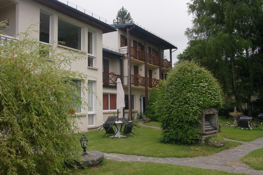 Hostellerie Saint Clement Vic-sur-Cere Exterior photo