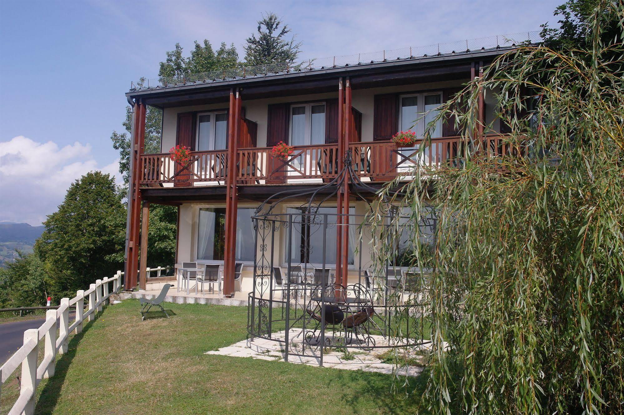 Hostellerie Saint Clement Vic-sur-Cere Exterior photo