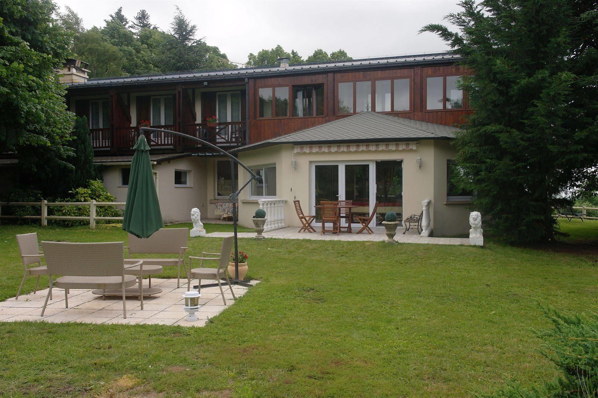 Hostellerie Saint Clement Vic-sur-Cere Exterior photo