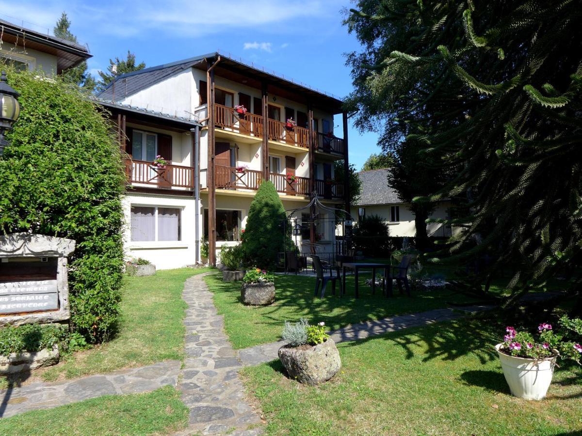 Hostellerie Saint Clement Vic-sur-Cere Exterior photo